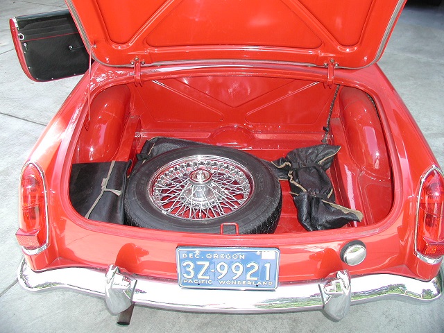 GHN3L235 MGB Boot Pictures006