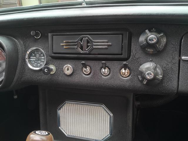 MGB new pair HEAT & DEFROSTER KNOBS for 77-80 MGB
